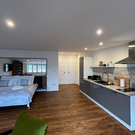 Apartmany Male Namesti, Броумов Екстериор снимка