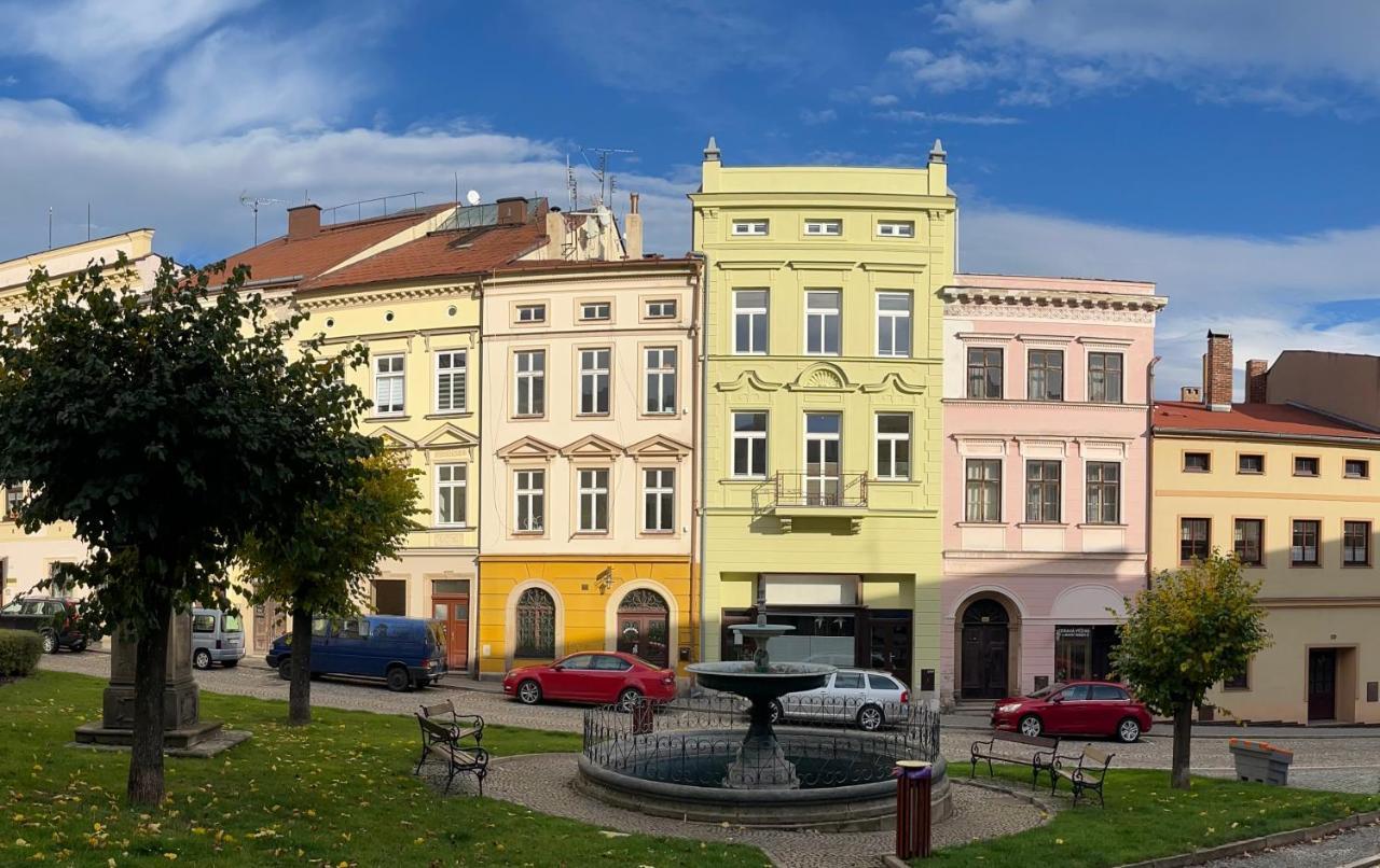 Apartmany Male Namesti, Броумов Екстериор снимка