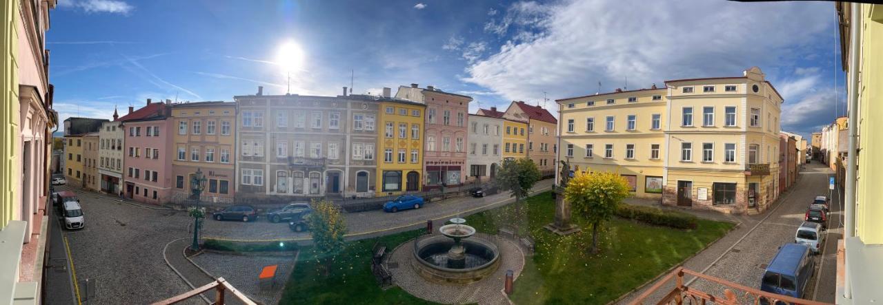 Apartmany Male Namesti, Броумов Екстериор снимка