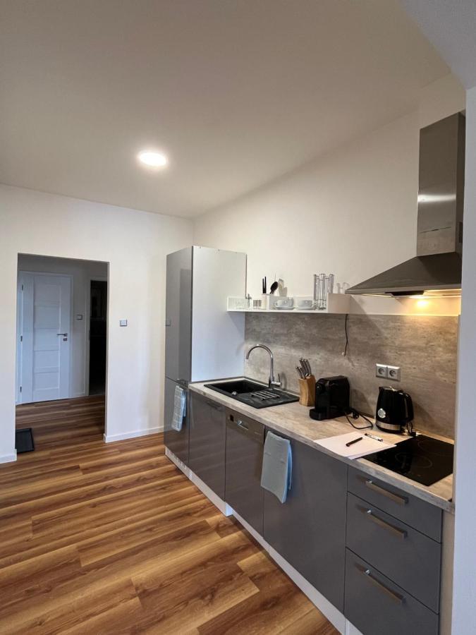 Apartmany Male Namesti, Броумов Екстериор снимка