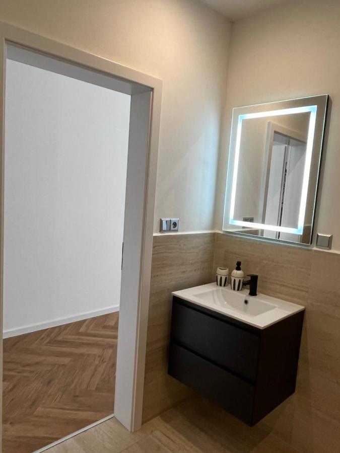 Apartmany Male Namesti, Броумов Екстериор снимка