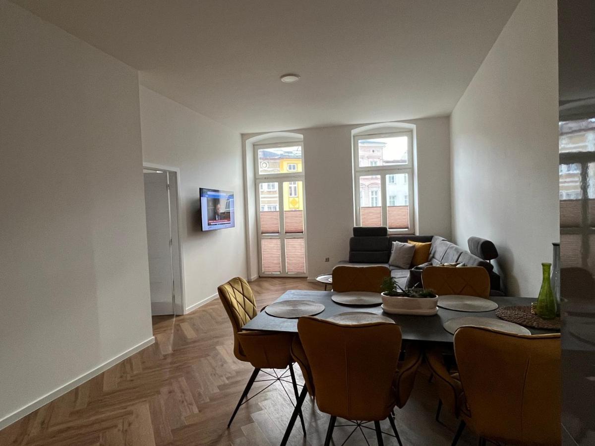 Apartmany Male Namesti, Броумов Екстериор снимка