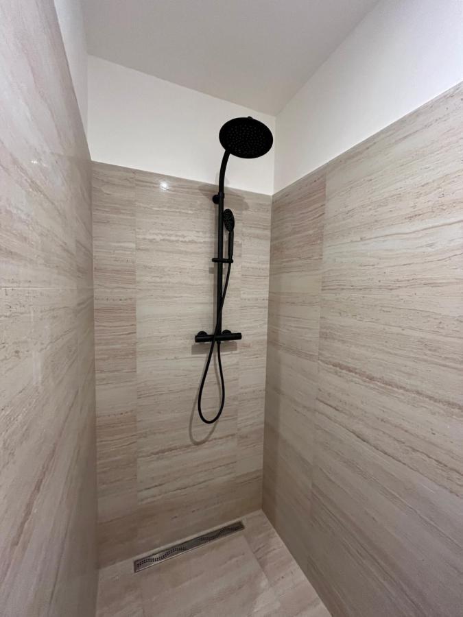 Apartmany Male Namesti, Броумов Екстериор снимка